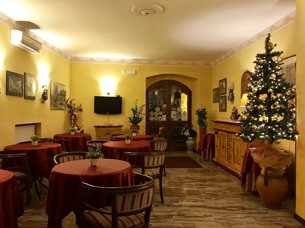 Hotel Lounge