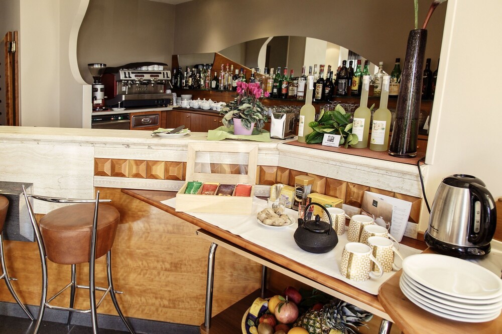 Hotel Bar