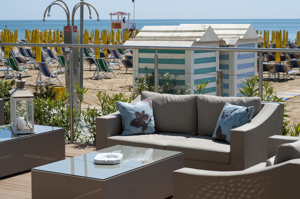 Poolside Bar