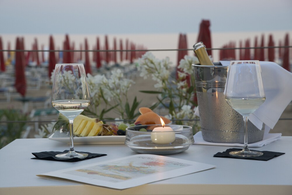 Couples Dining