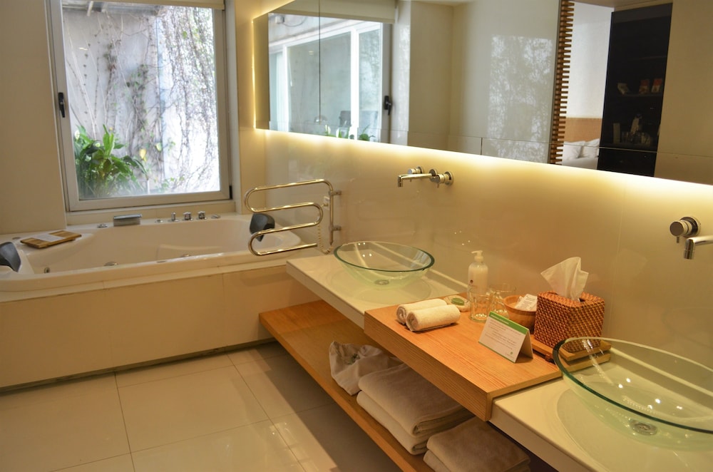 Jetted Tub