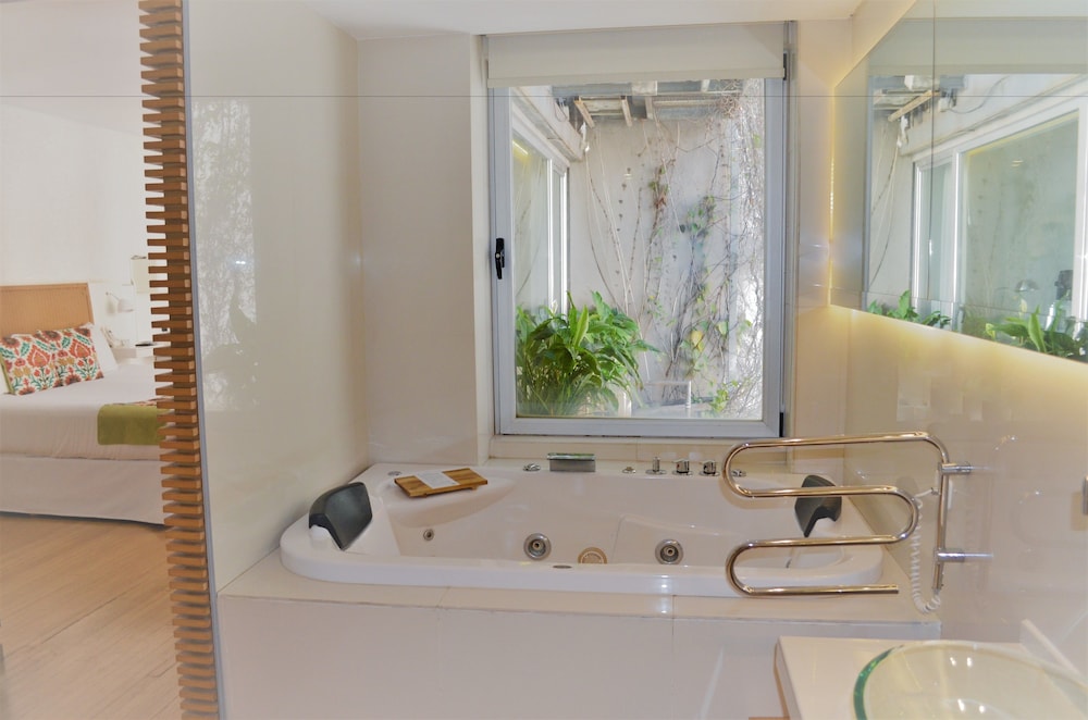 Jetted Tub