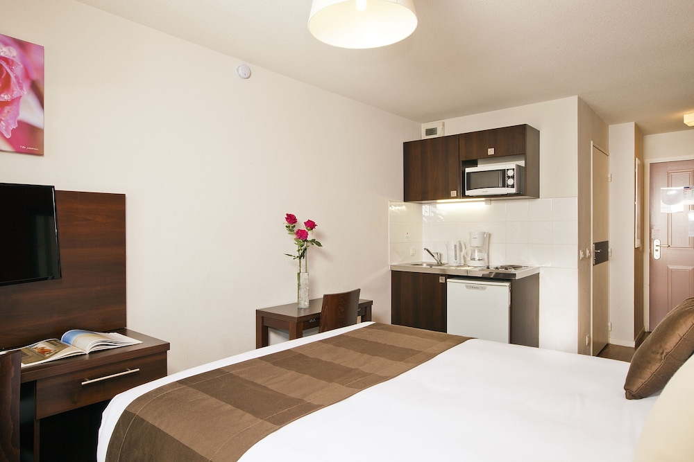Studio - In-Room Kitchenette
