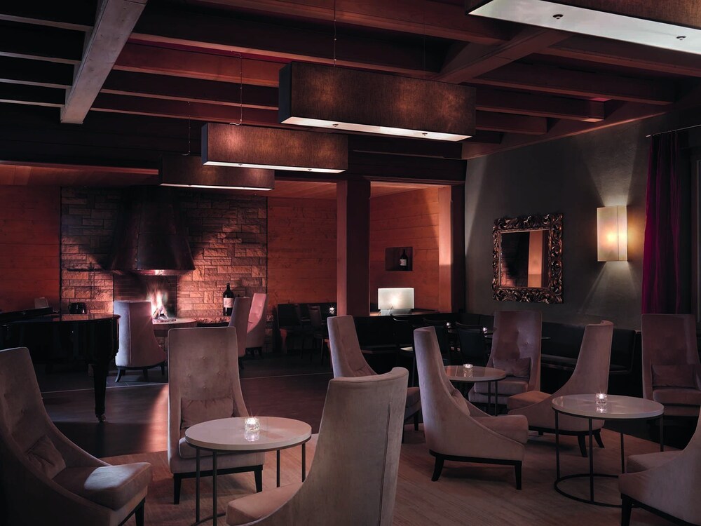 Hotel Lounge