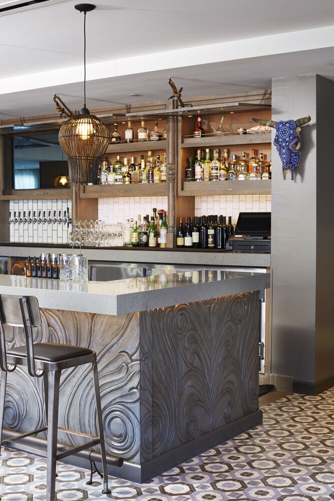 Hotel Bar