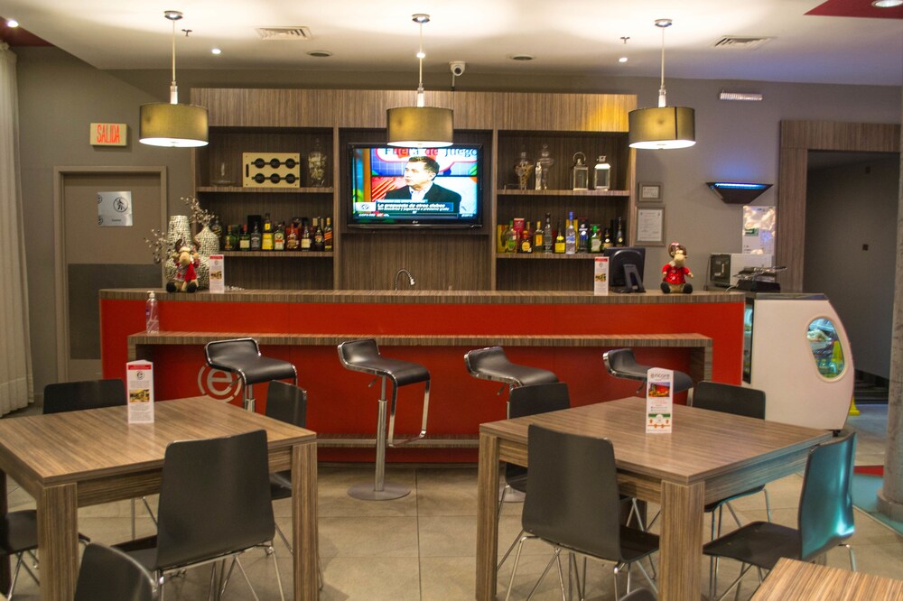 Hotel Bar