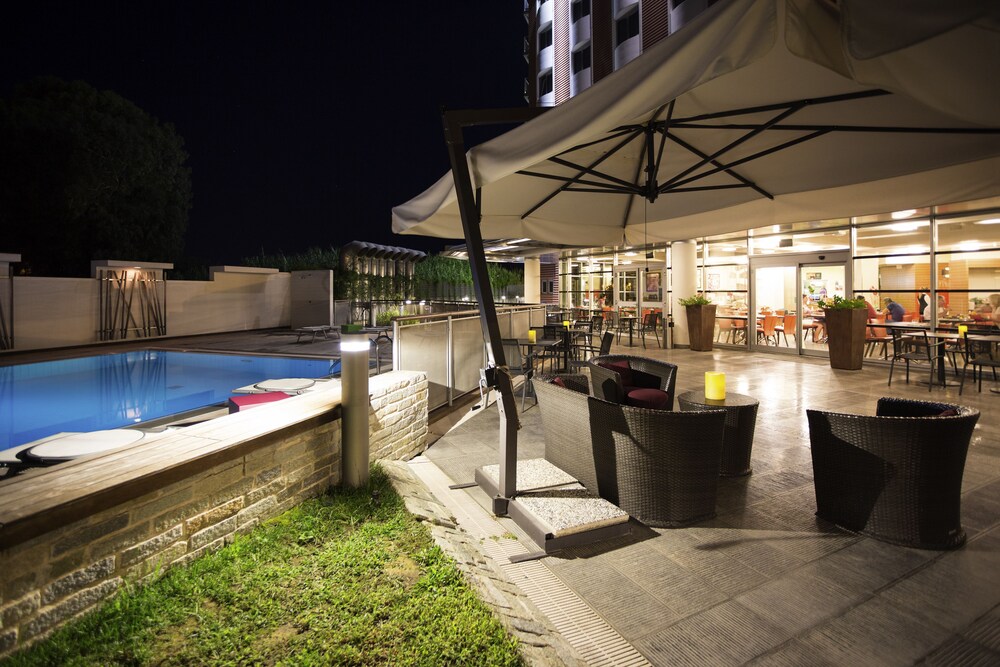 Poolside Bar