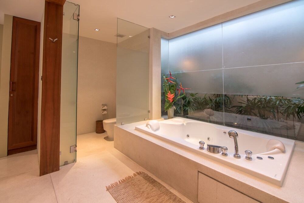 Jetted Tub