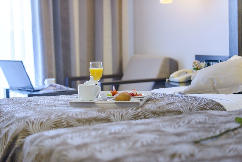 Room Service - Dining