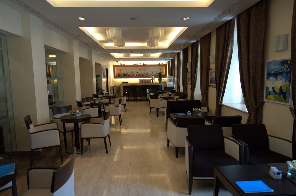 Hotel Lounge