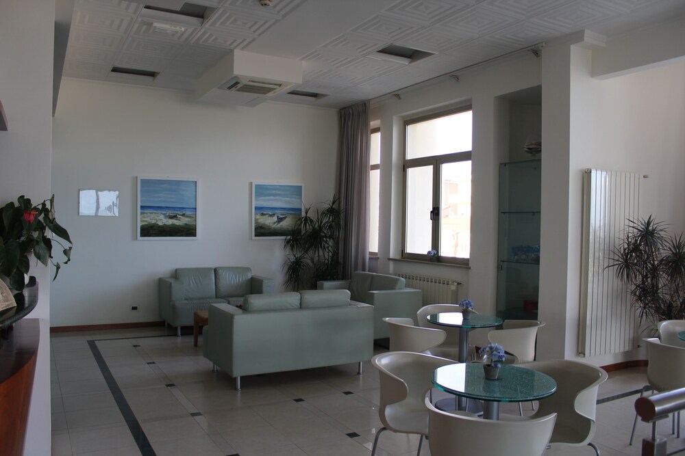Hotel Lounge