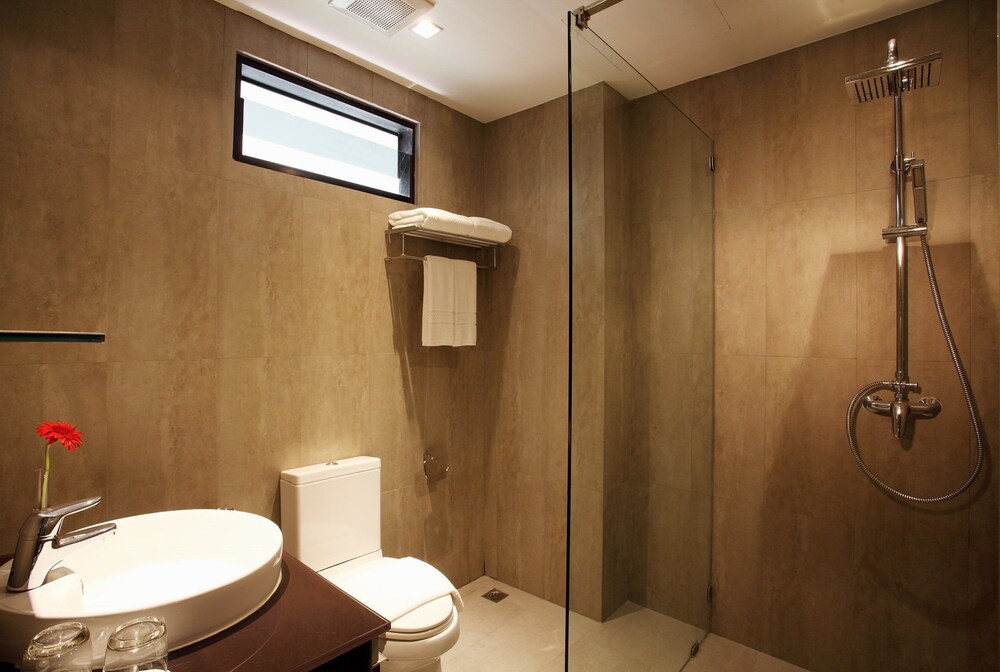 Studio - Bathroom