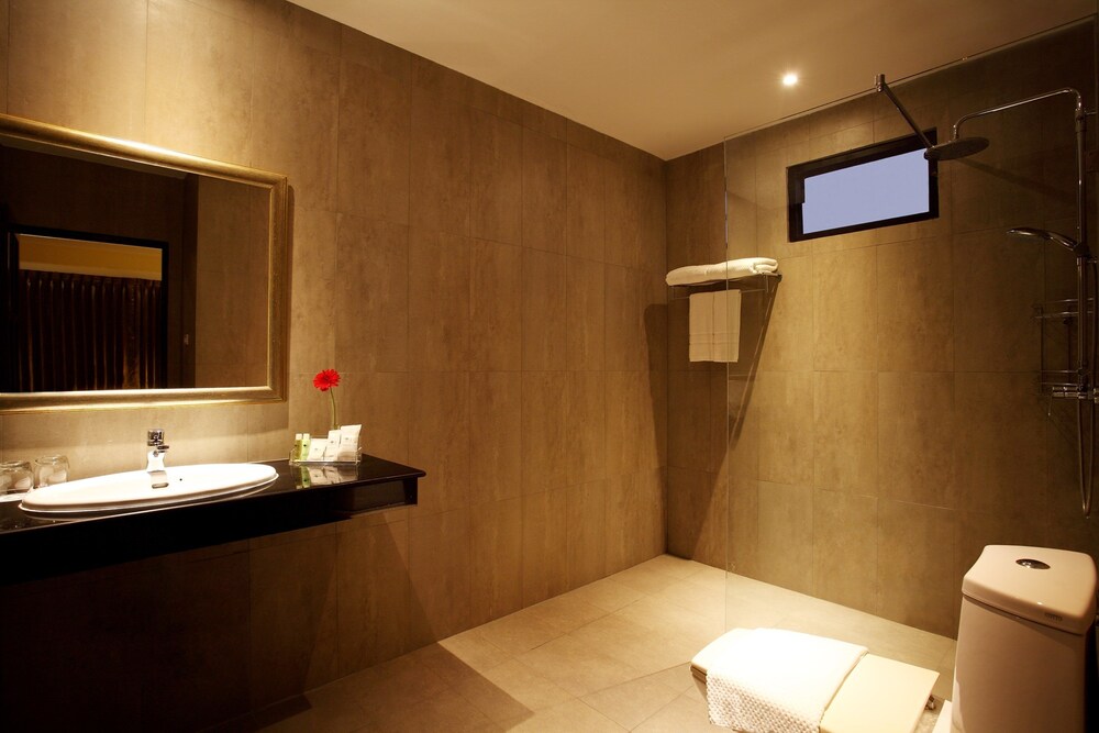 Family Suite, 2 Bedrooms - Bathroom