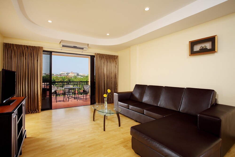 Family Suite, 2 Bedrooms - Living Room