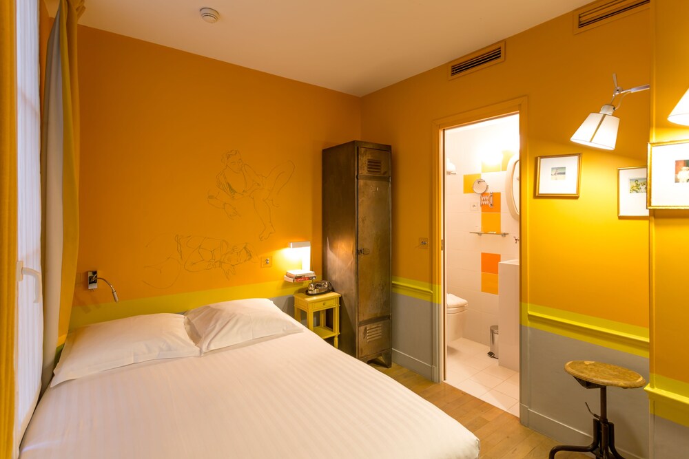 Guest room