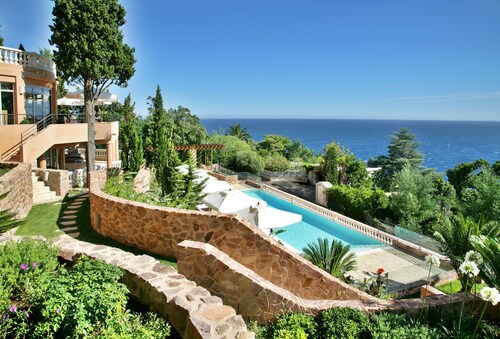 Tiara Yaktsa Côte d'Azur
