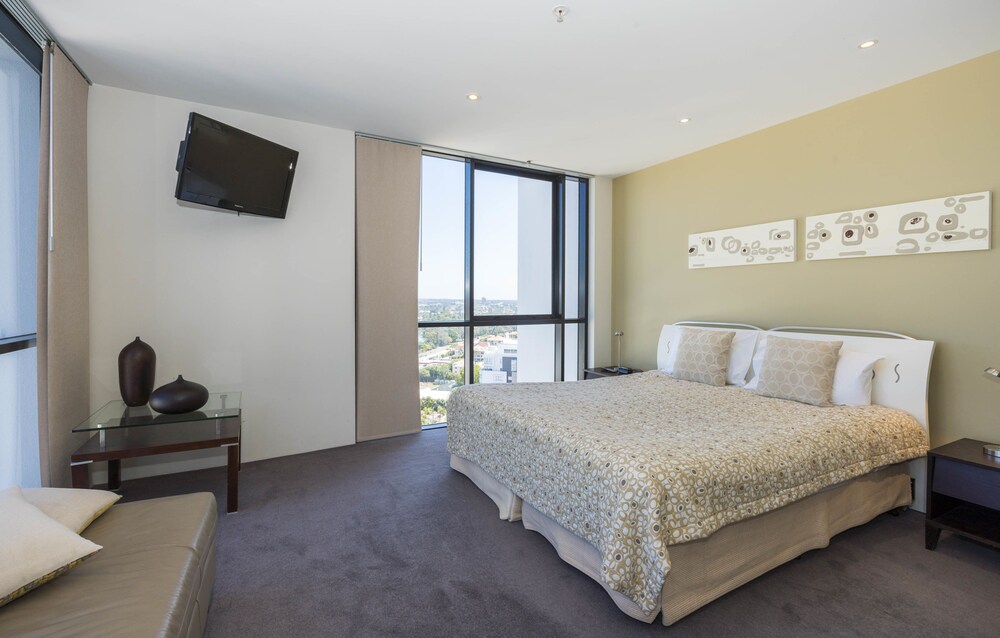 Apartment, 3 Bedrooms (Pool View) - Guestroom