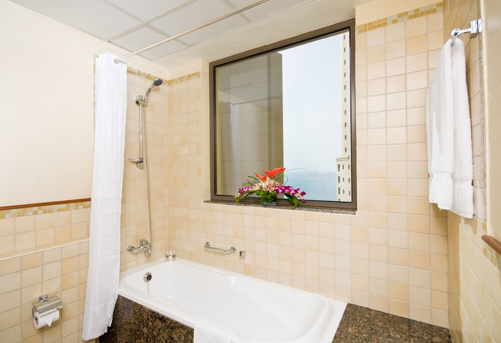 Deluxe Apartment, 2 Bedrooms - Bathroom