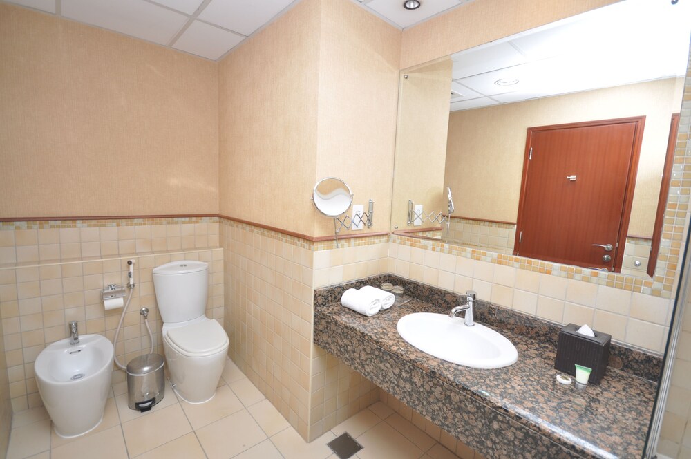 Deluxe Apartment, 3 Bedrooms - Bathroom