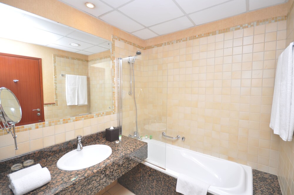 Deluxe Apartment, 3 Bedrooms - Bathroom