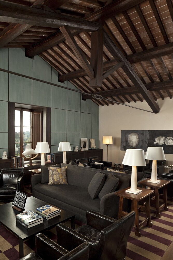 Hotel Lounge