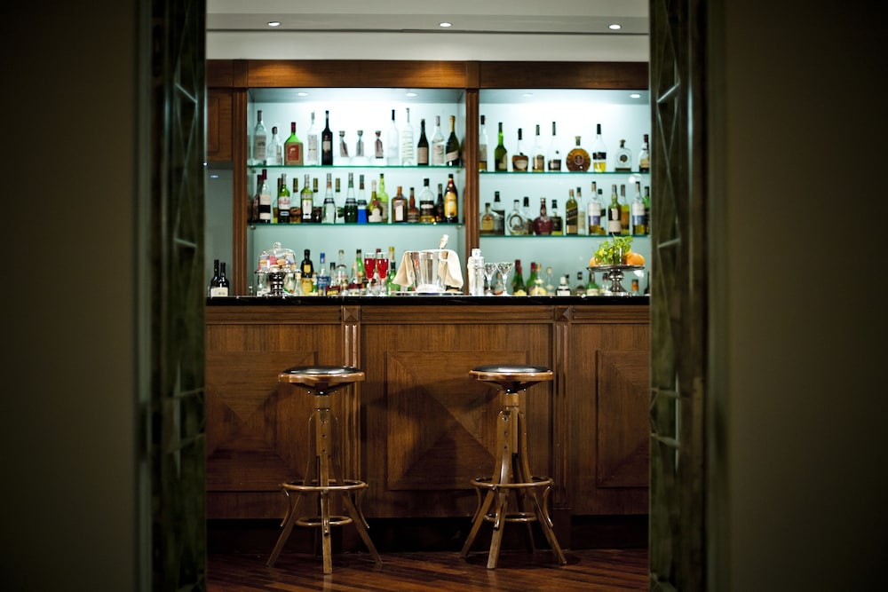 Hotel Bar