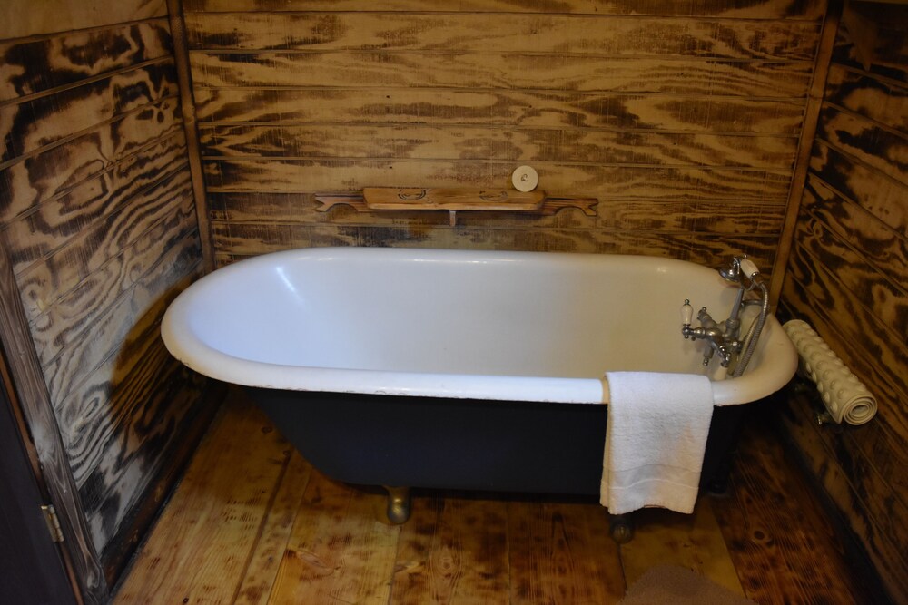 Deep Soaking Bathtub