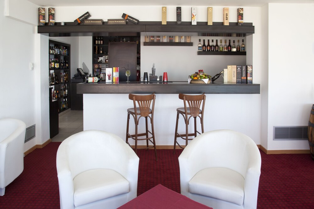 Hotel Bar