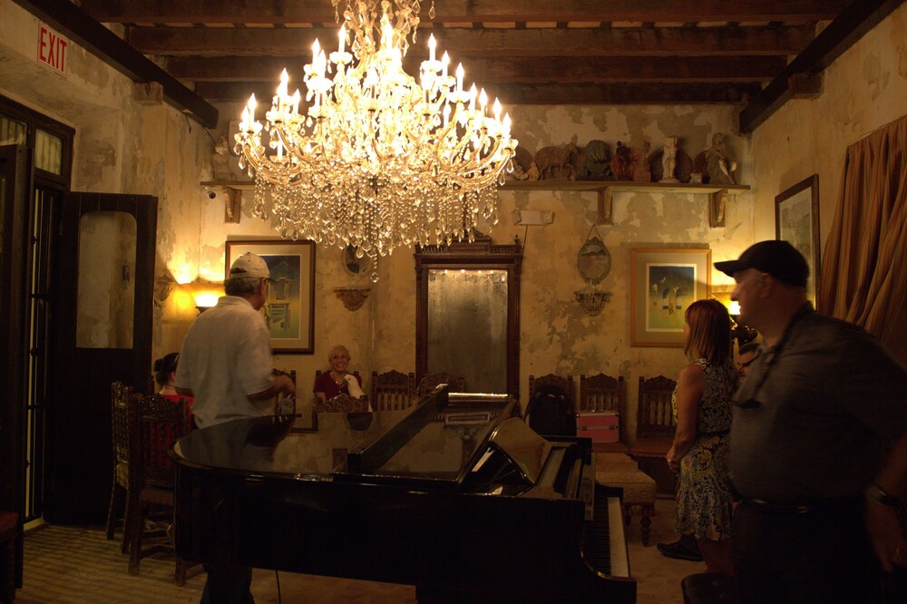 Hotel Bar