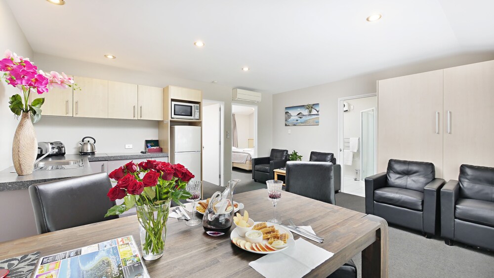 Two Bedroom Suite Apartment - Guestroom