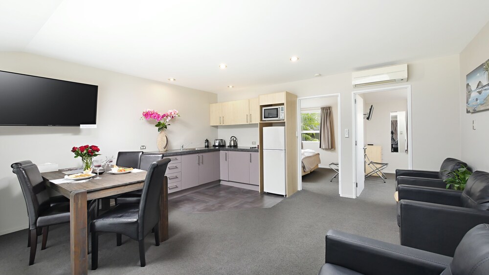 Two Bedroom Suite Apartment - Living Area