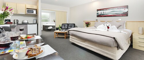 Arthur's Court Motor Lodge