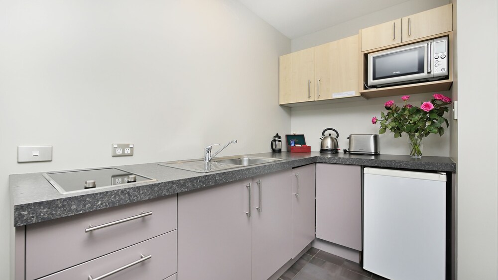 Deluxe One Bedroom Apartment - In-Room Kitchen