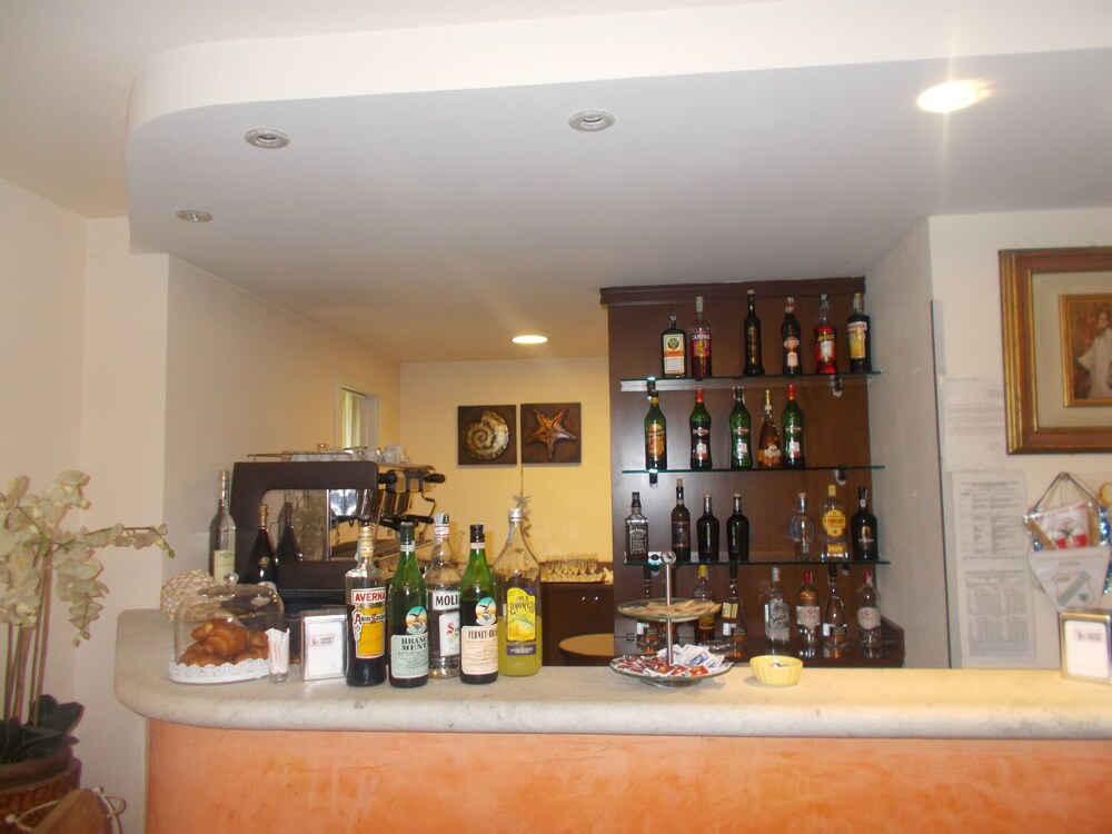 Hotel Bar