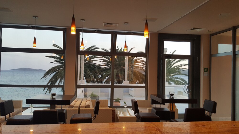 Hotel Bar
