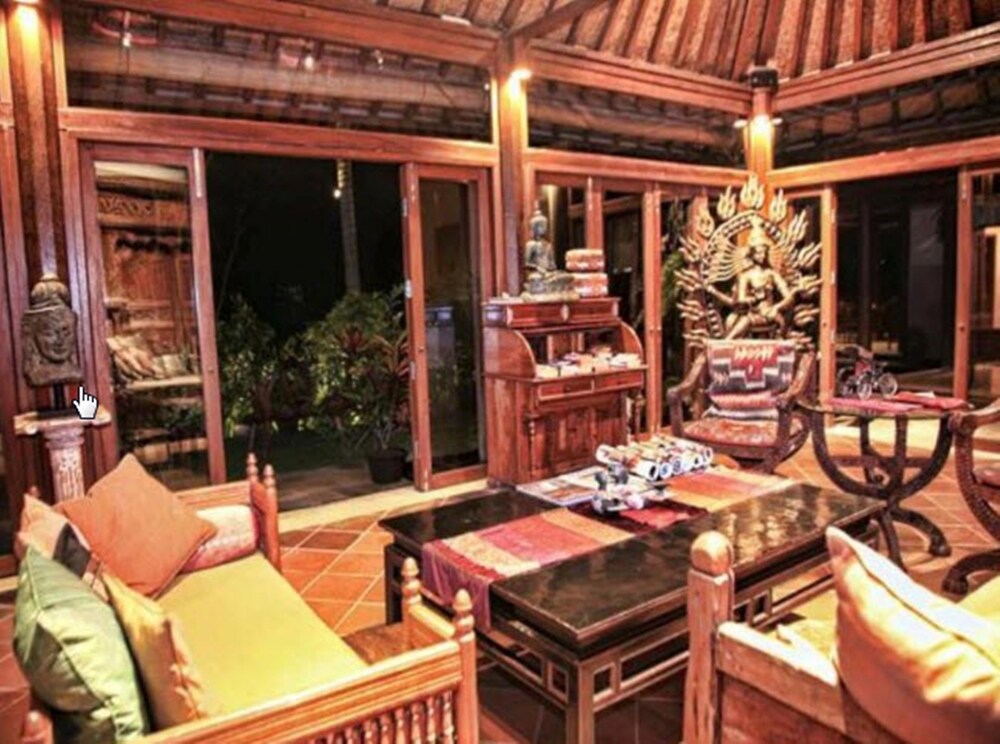 Executive Lounge