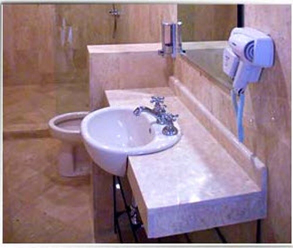 Deluxe Room (Shiva) - Bathroom