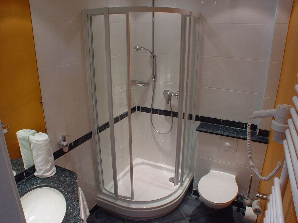 Dusche im Bad