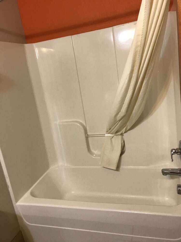 Deep Soaking Bathtub