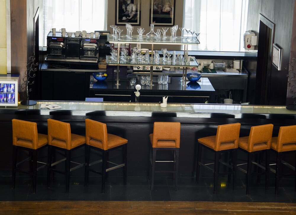 Hotel Bar