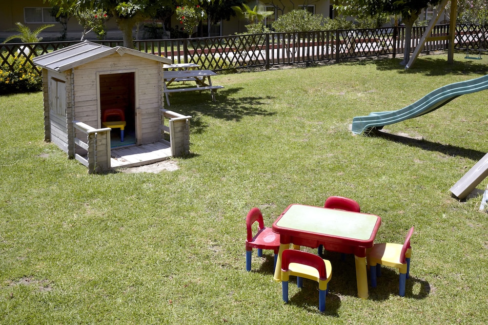 Childrens Play Area - Outdoor