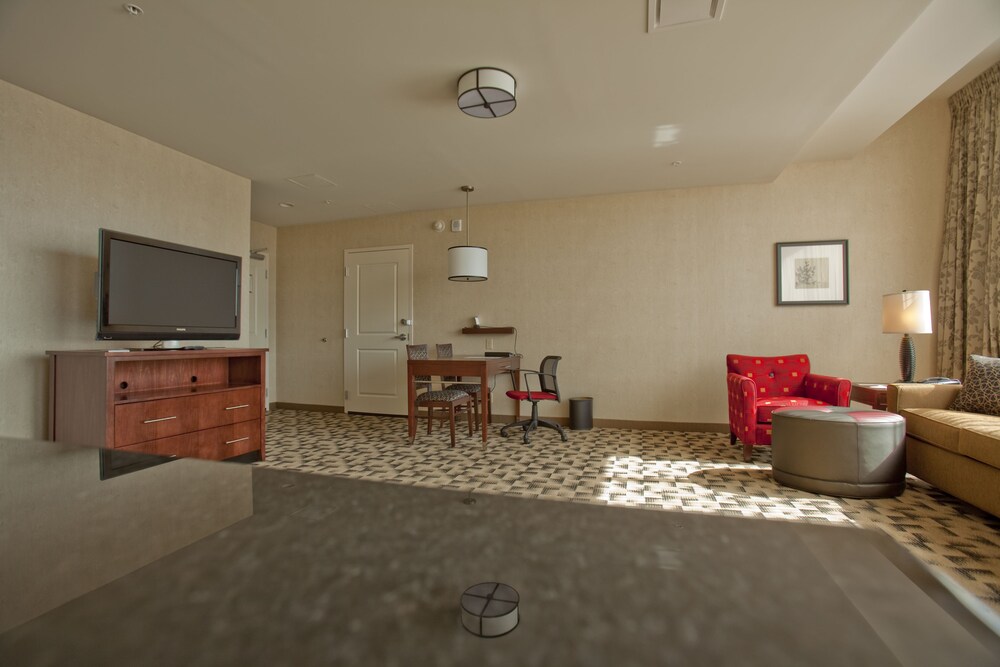 Living area, Embassy Suites Buffalo