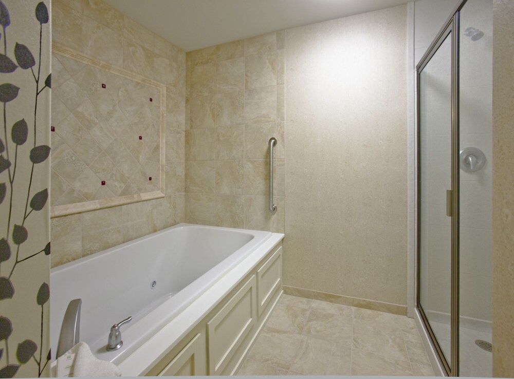 Deep Soaking Bathtub