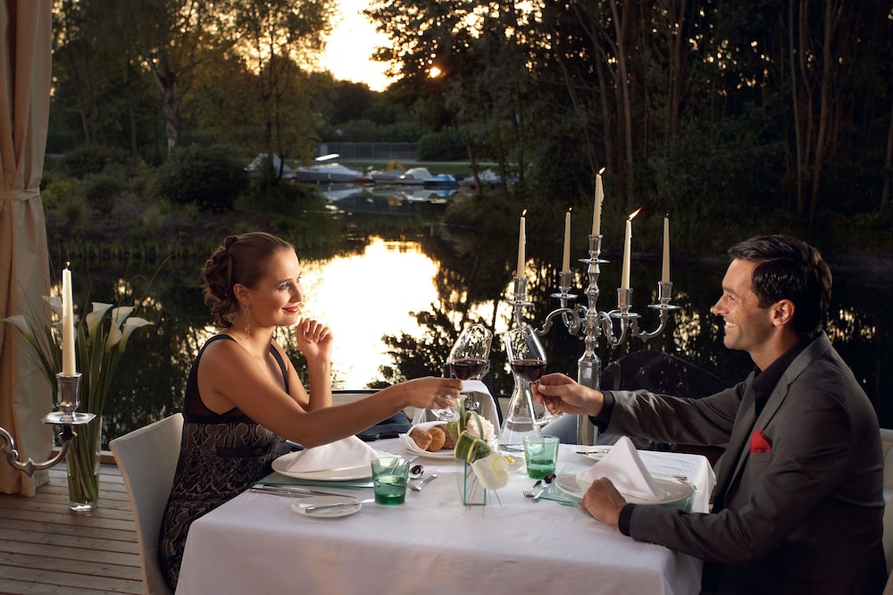 Couples Dining