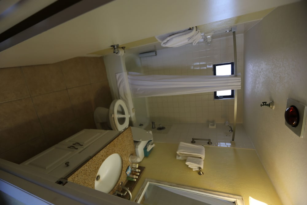 Premier Two Queen Beds Studio - Gulf Front - Bathroom