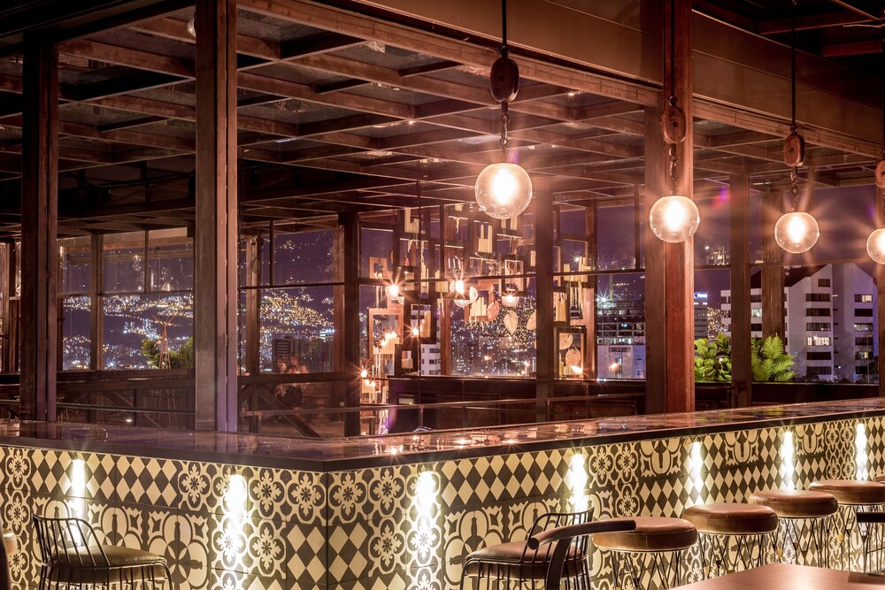 Hotel Bar