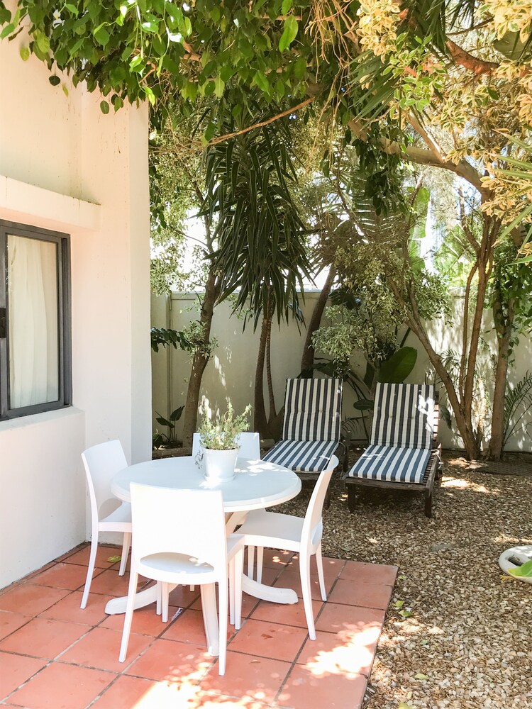 Studio Apartment - Terrace/Patio