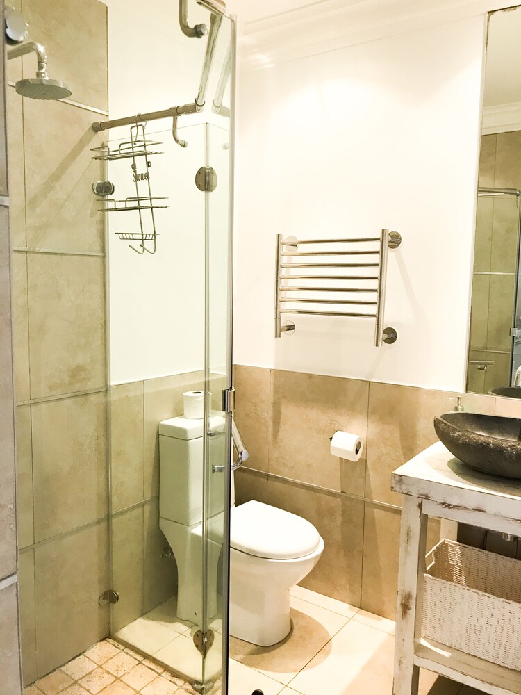 1 Bedroom Apartment - Bathroom