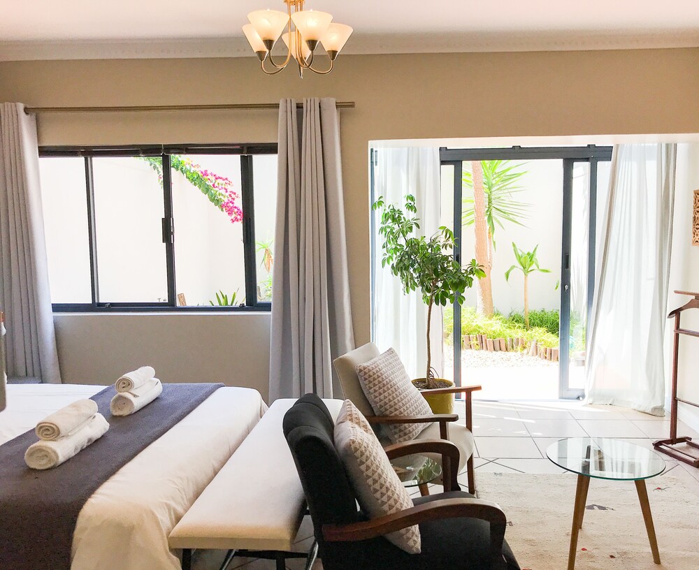 Studio Apartment - Guestroom