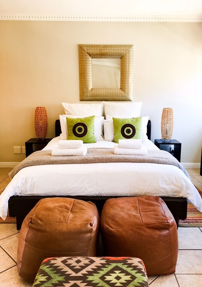 Studio Apartment - Guestroom